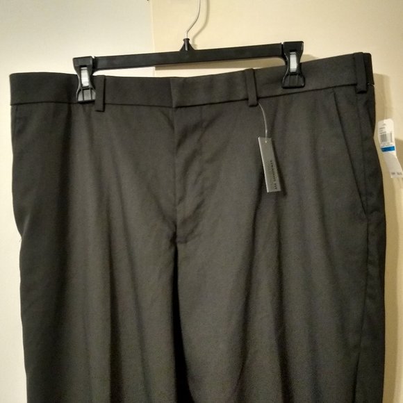 NWT VanHeusen Dark Gray No Iron, Straight Fit, Flat Front Pants (Size 36 W 30 L) - Picture 4 of 5